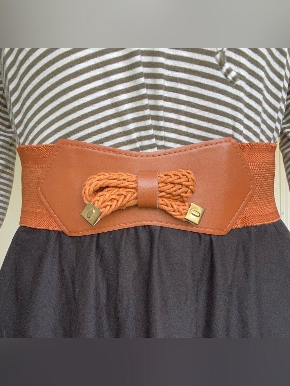 Brown stretchy belt with braided detail